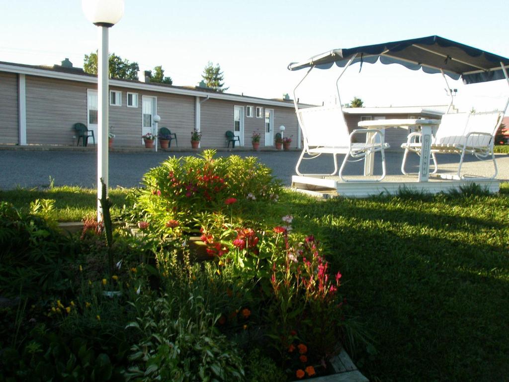 Motel Normandie Louiseville Buitenkant foto