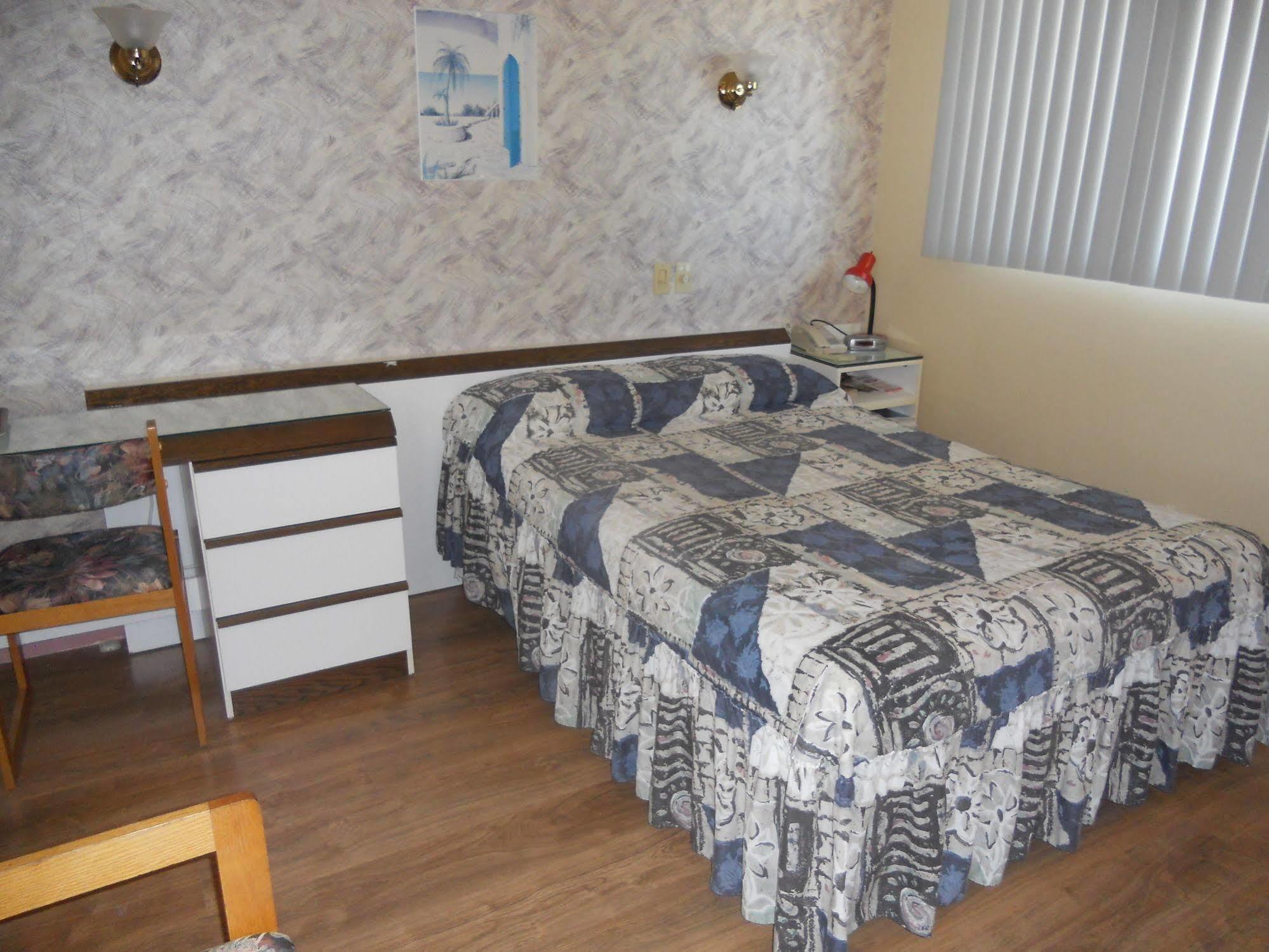 Motel Normandie Louiseville Buitenkant foto